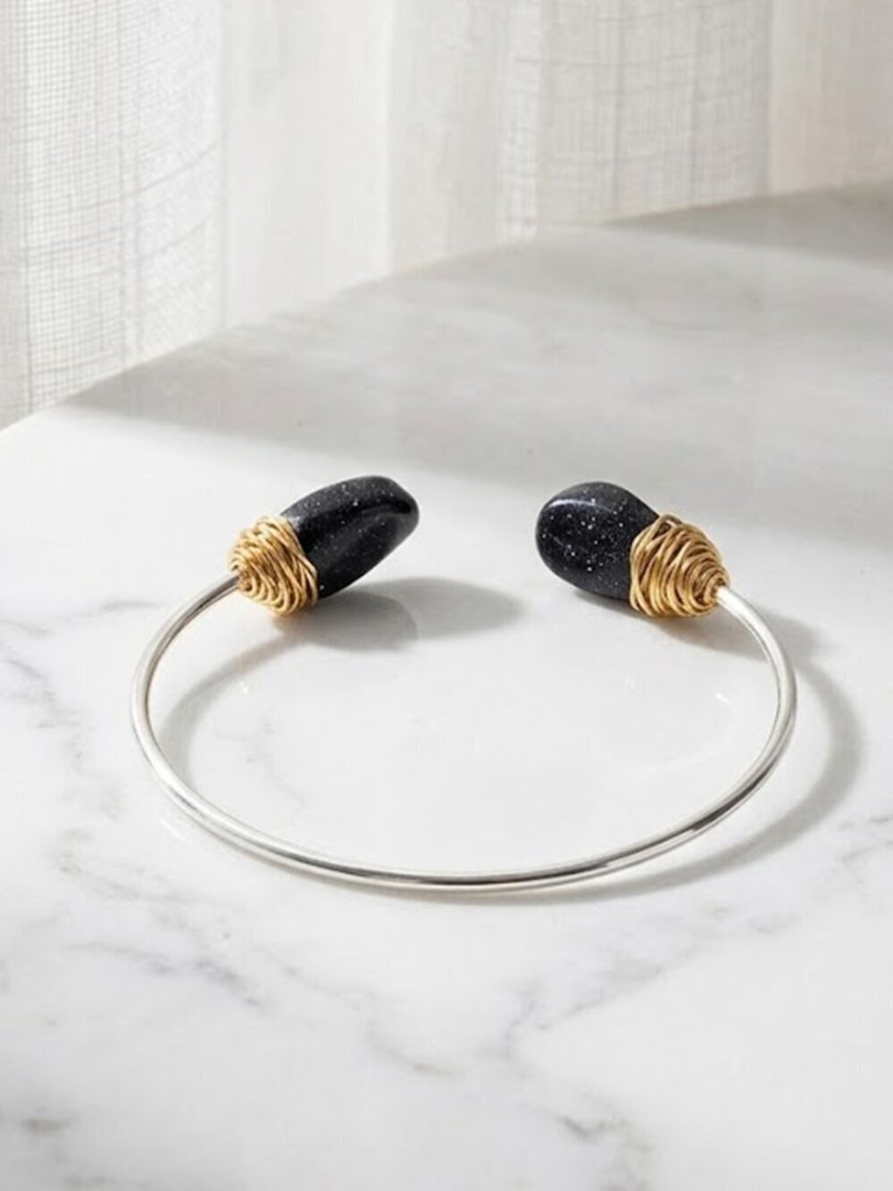 Fashionable Ladies Stone Bracelet